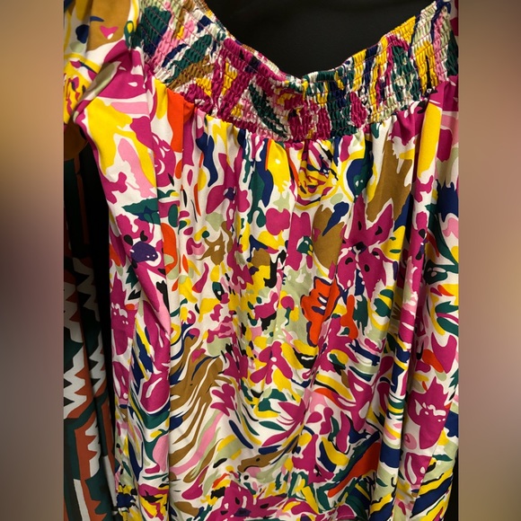Off the shoulder tropical smocked top size large - Picture 7 of 7